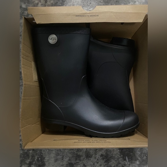 Ugg Shearling Cover rubber rain boot - Picture 2 of 3